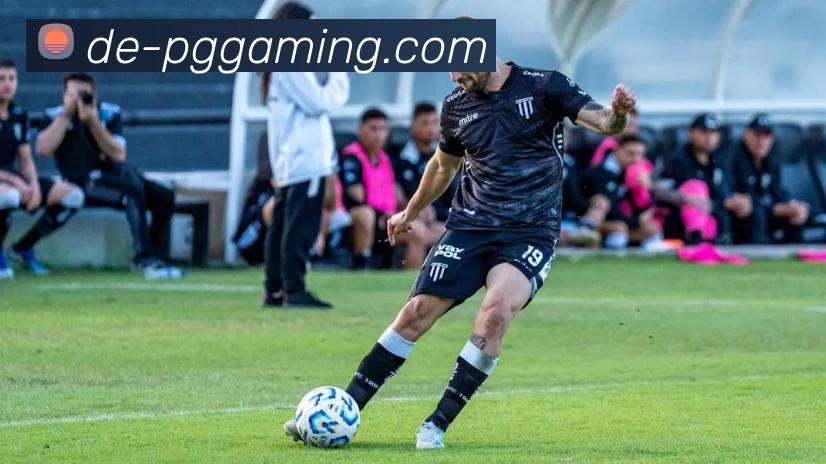 大学足球队采访问题探讨运动员心态训练与团队合作的重要性